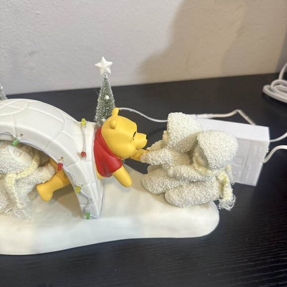 DEPT 56 SNOWBABIES Christmas "We'll Help You Through, Pooh" Lighted Disney Vtg - Picture 3 of 8